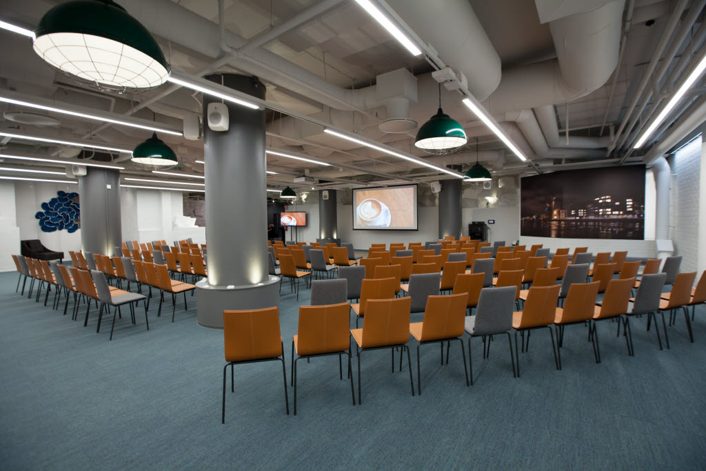Foto: Jan Jernmark, Suomen Valtamedia Meeting room Å Sali